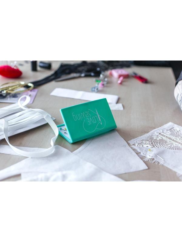 Игольница магнитная, 11 × 6,5 см, надпись МИКС, цвет бирюзовый