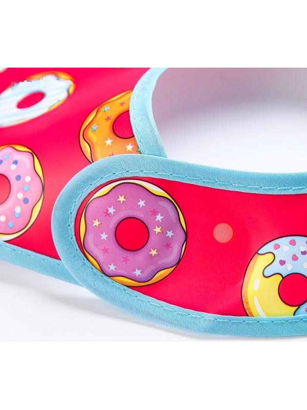 Нагрудник для кормления «Пончики» непромокаемый на липучке, с карманом