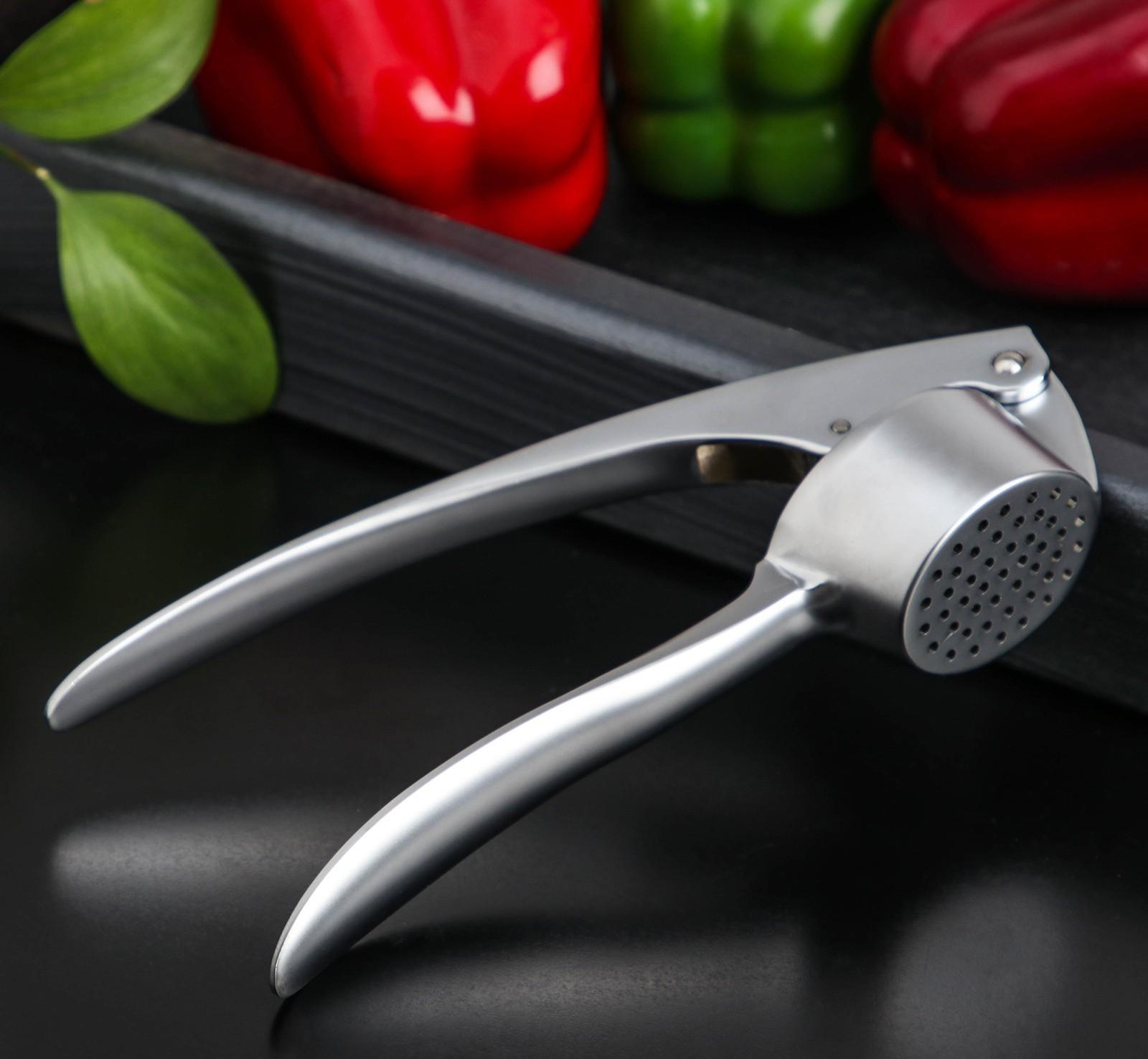 Пресс для чеснока Magistro Volt, нержавеющая сталь, цвет серебряный