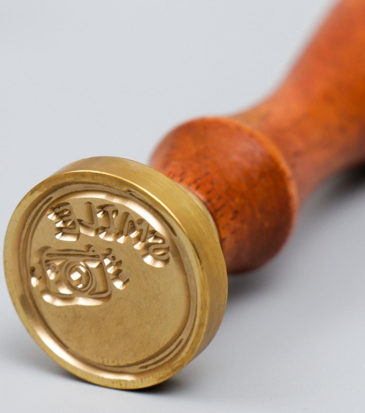Печать для сургуча с деревянной ручкой 