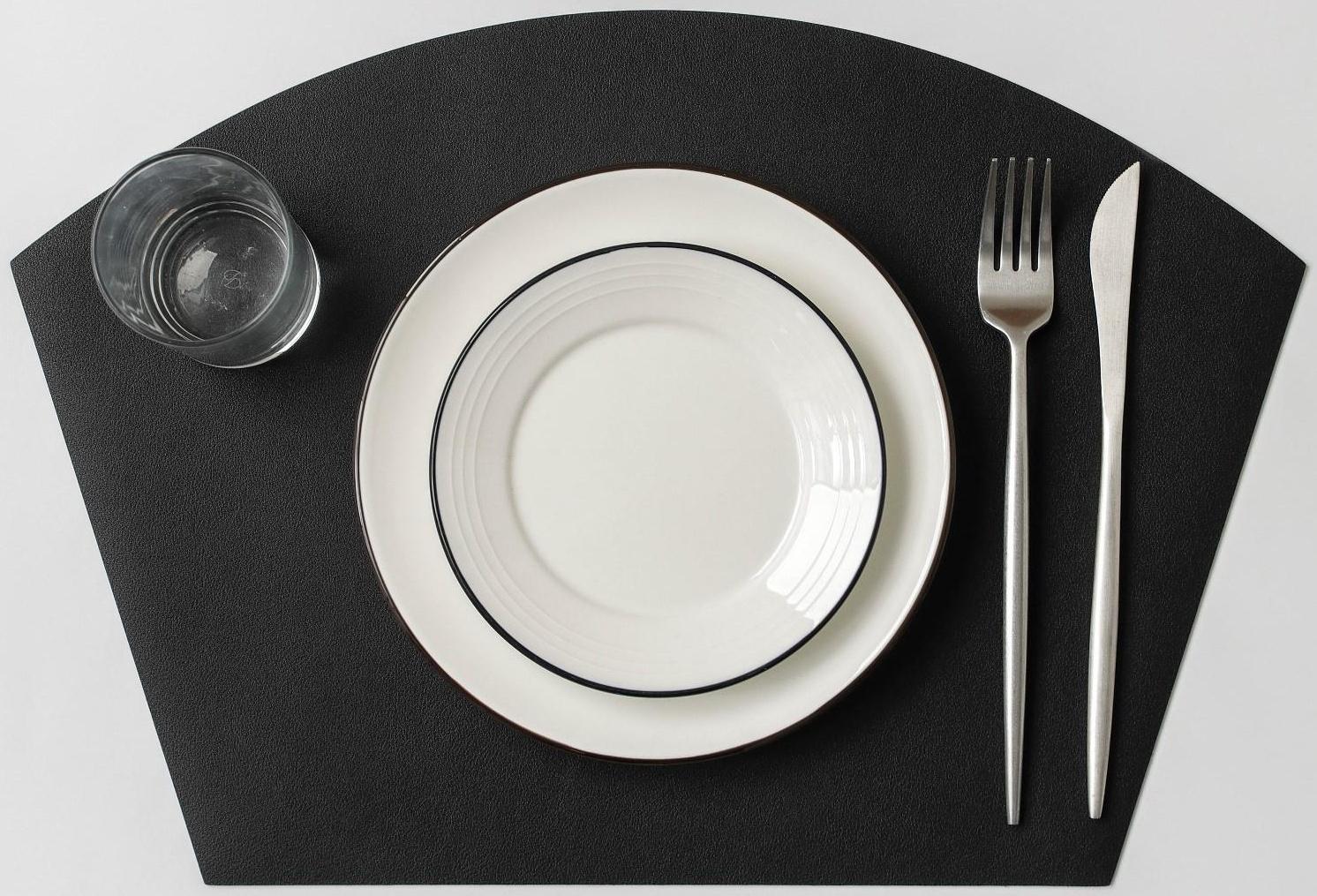 Салфетка сервировочная на стол «Тэм», 30×44 см, цвет чёрный