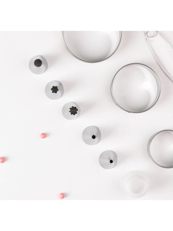 Набор кондитерский «Айс», 11 предметов: лопатка, кисть, формы для печенья 3 шт, насадки 5 шт, адаптер