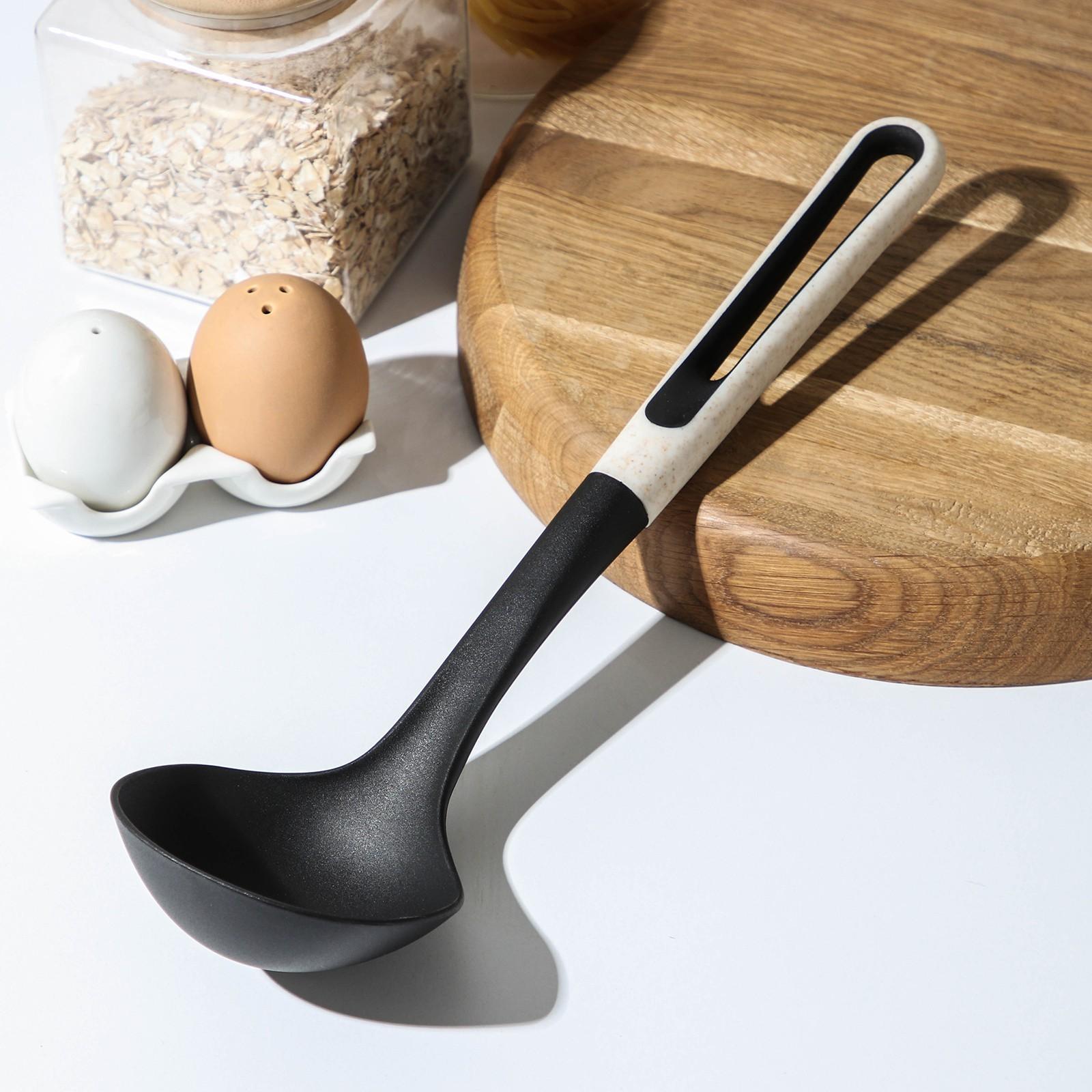 Половник Доляна Pronto, цвет белый, чёрный