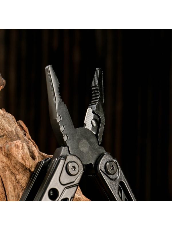 Мультитул с плоскогубцами и топором