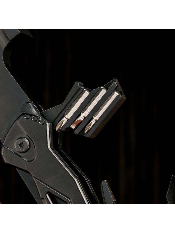 Мультитул с плоскогубцами и топором