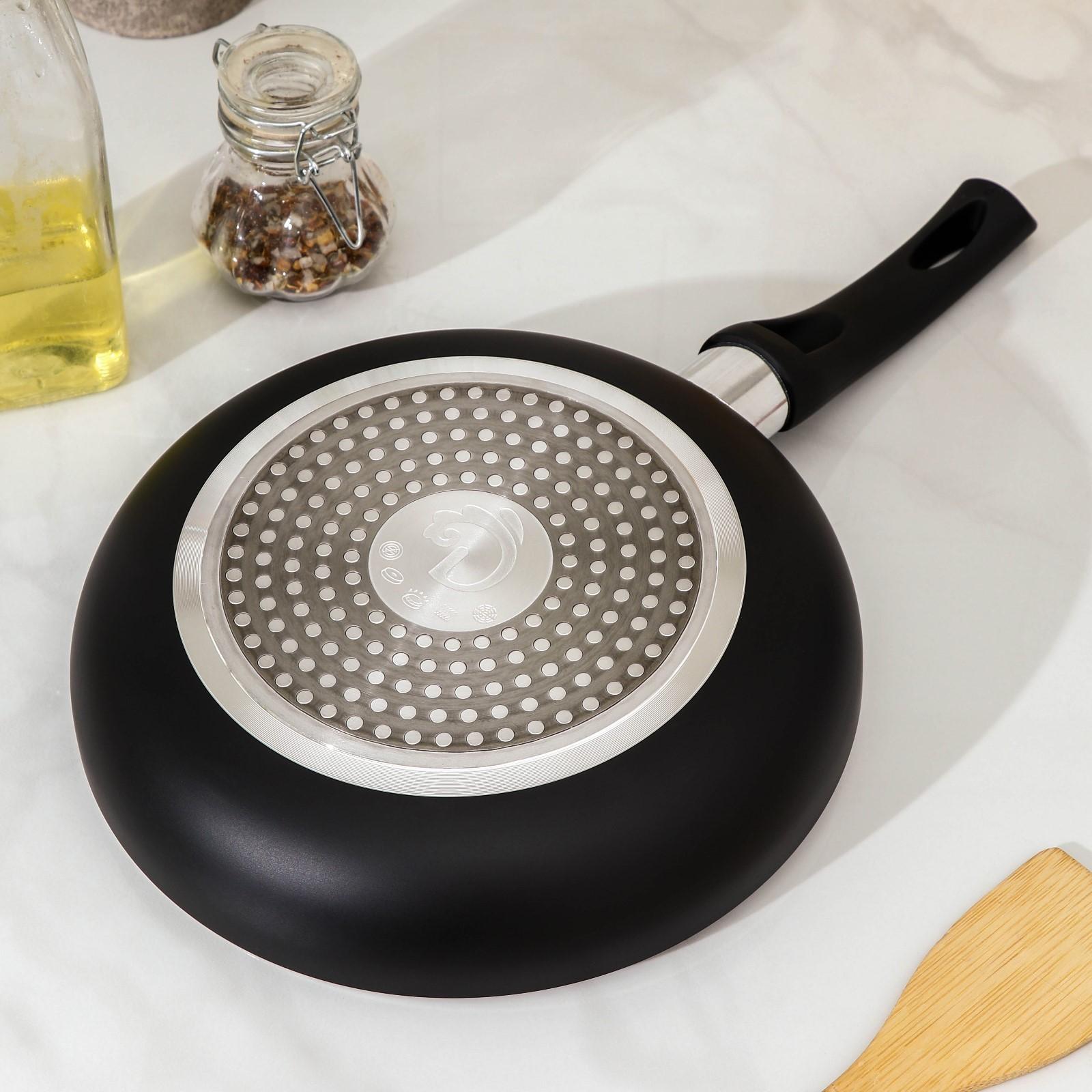 Сковорода Доляна Basic, d=22 см, пластиковая ручка, антипригарное покрытие, индукция, цвет чёрный