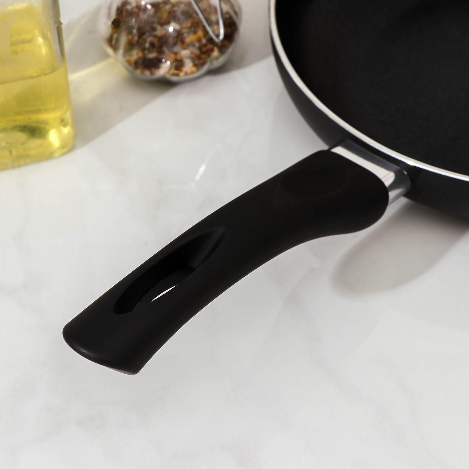 Сковорода Доляна Basic, d=22 см, пластиковая ручка, антипригарное покрытие, индукция, цвет чёрный