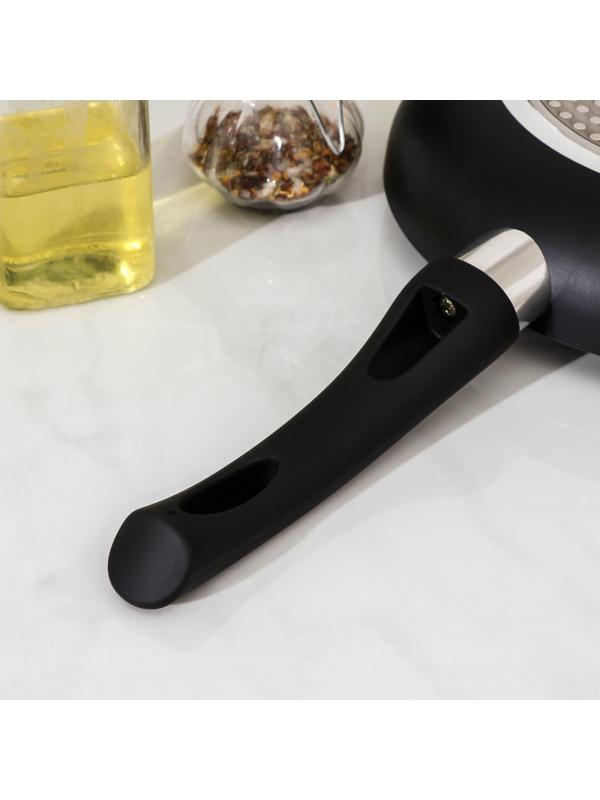 Сковорода Доляна Basic, d=22 см, пластиковая ручка, антипригарное покрытие, индукция, цвет чёрный