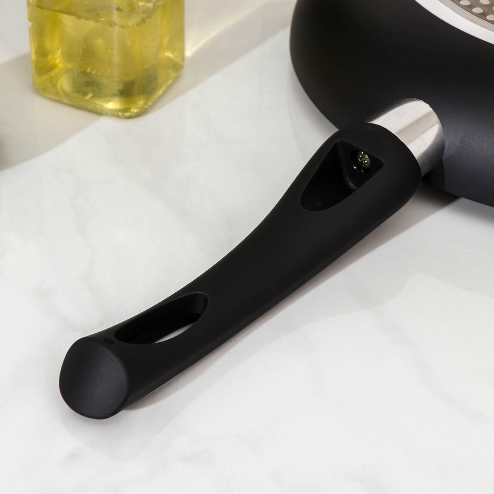 Сковорода Доляна Basic, d=24 см, пластиковая ручка, антипригарное покрытие, индукция, цвет чёрный