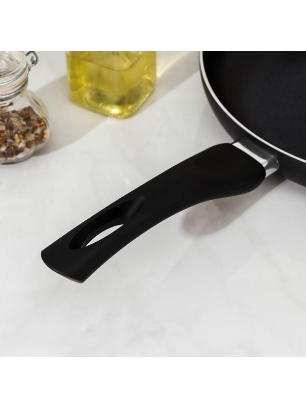 Сковорода Доляна Basic, d=24 см, пластиковая ручка, антипригарное покрытие, индукция, цвет чёрный