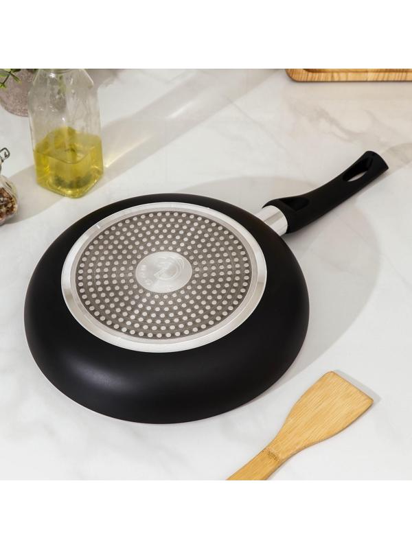 Сковорода Доляна Basic, d=26 см, пластиковая ручка, антипригарное покрытие, индукция, цвет чёрный