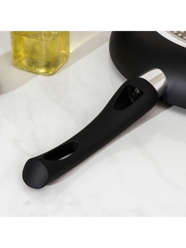 Сковорода Доляна Basic, d=26 см, пластиковая ручка, антипригарное покрытие, индукция, цвет чёрный