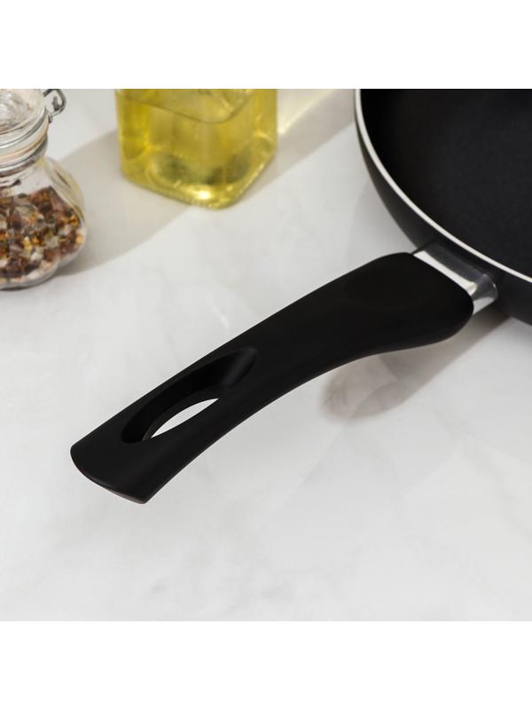 Сковорода Доляна Basic, d=26 см, пластиковая ручка, антипригарное покрытие, индукция, цвет чёрный