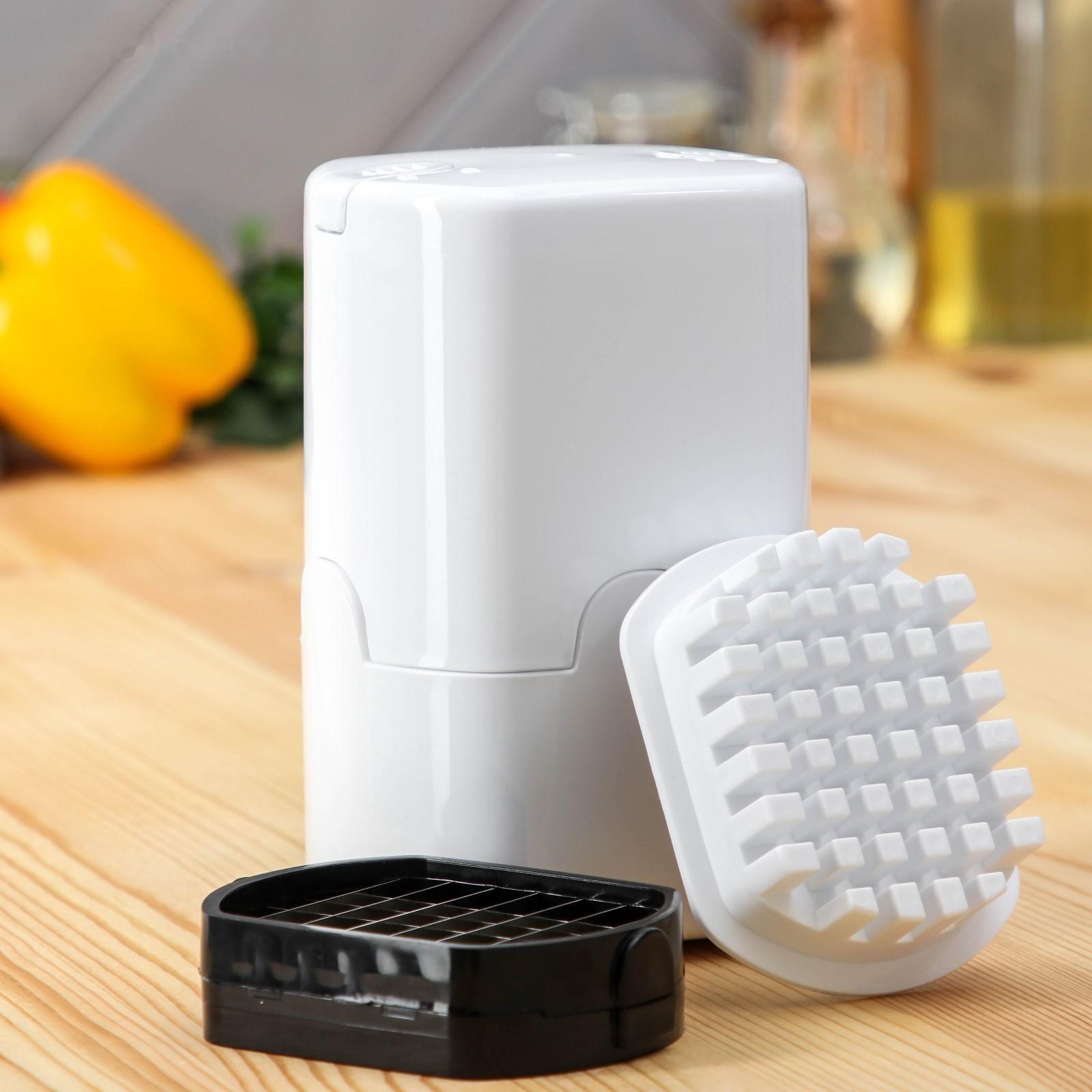 Слайсер для картофеля Magistro Vegan pro, 2 насадки и пушер, 10×8×14,5 см, цвет чёрно-белый