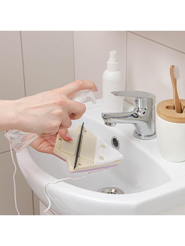 Магнитная щётка для мытья окон с двух сторон Доляна, треугольная, с водосгоном, на стекло 8-15 мм