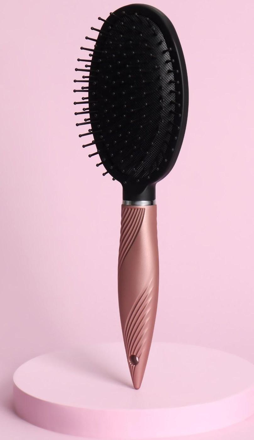 Расчёска массажная, прорезиненная ручка, 7 × 25 см, цвет чёрный/розовый