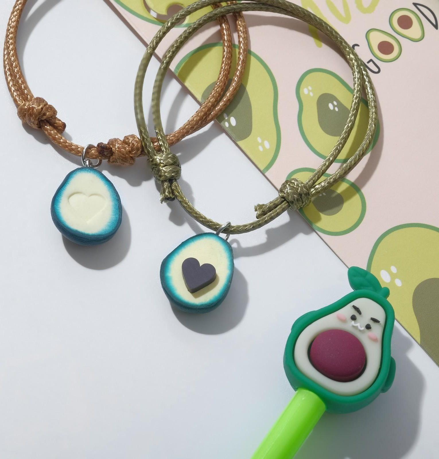 Набор 3 предмета: 2 браслета, ручка 