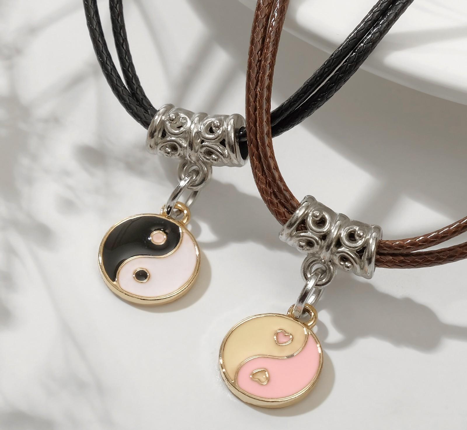 Кулоны на шнурке 