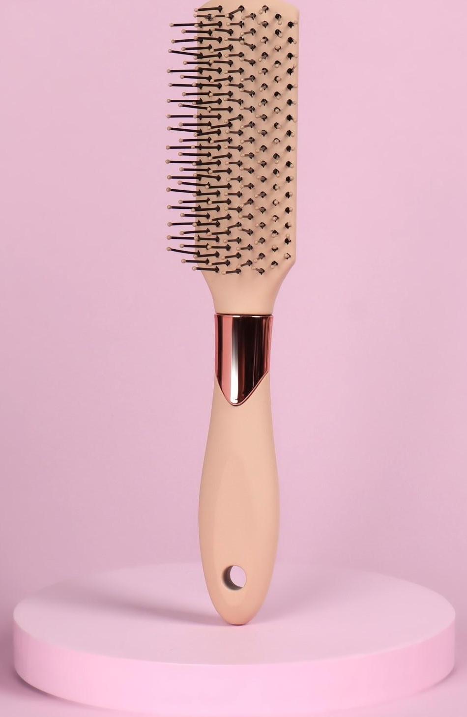 Расчёска массажная, прорезиненная ручка, 3,8 × 23 см, цвет бежевый/золотистый