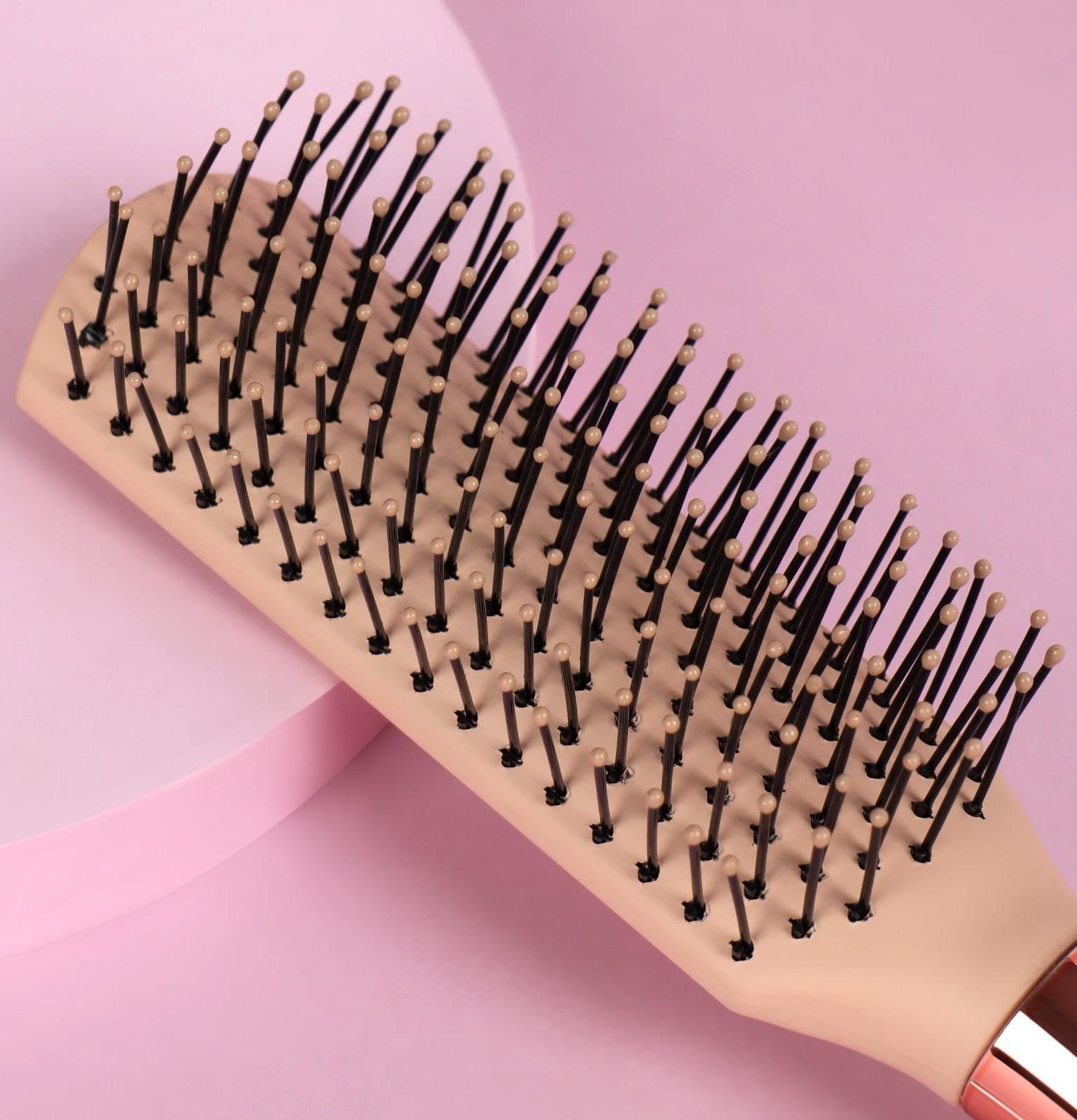 Расчёска массажная, прорезиненная ручка, 3,8 × 23 см, цвет бежевый/золотистый