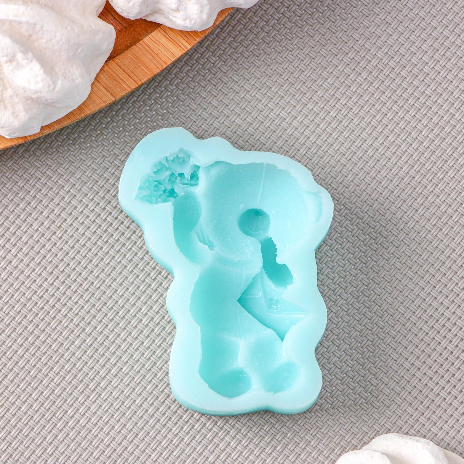 Силиконовая форма «Мишка с букетом», 6,1×4,6×1,4 см, цвет бирюзовый