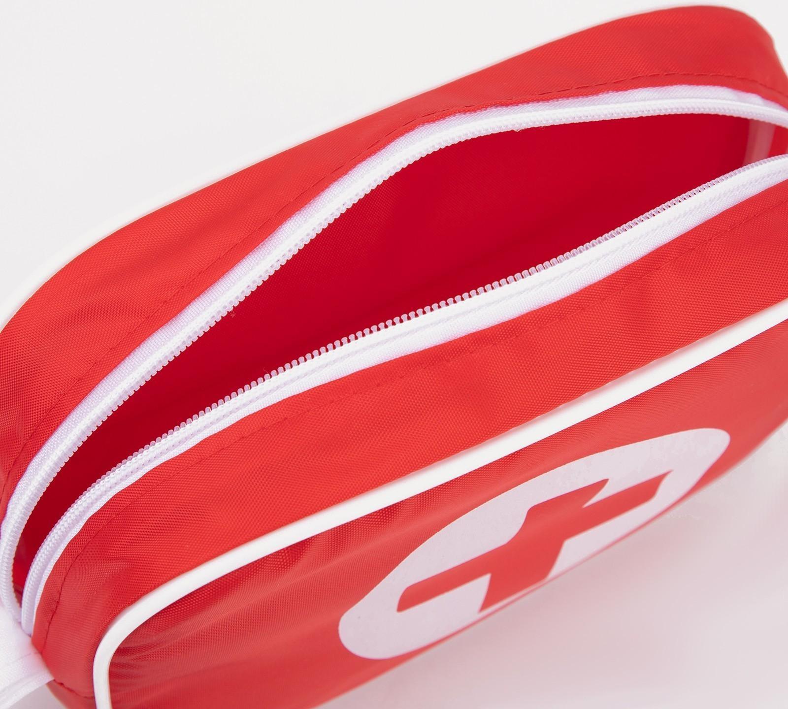 Косметичка на молнии, цвет красный