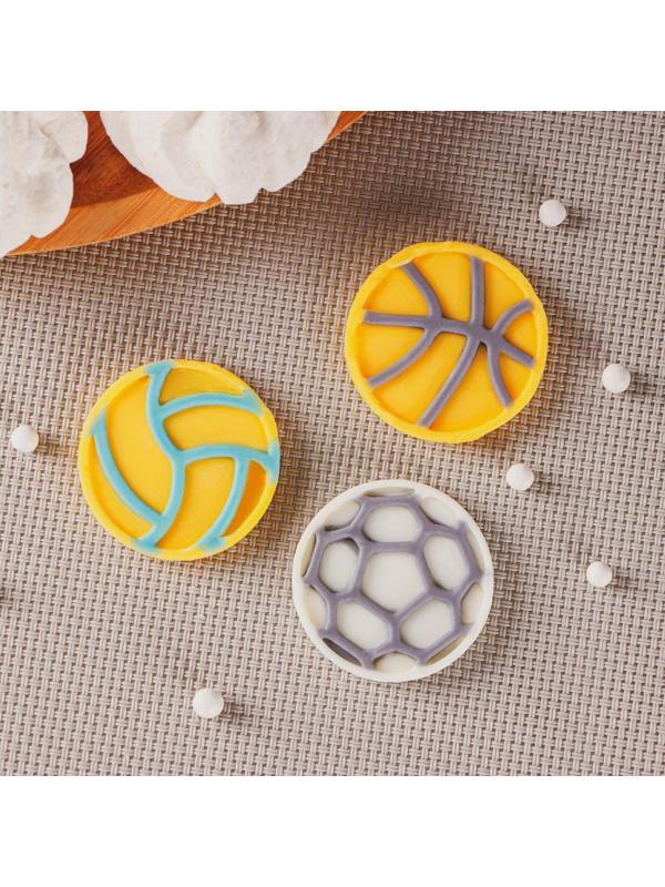 Силиконовая форма «Мячи», 12,5×9 см, ячейки d=4 см, d=3 см, цвет прозрачный