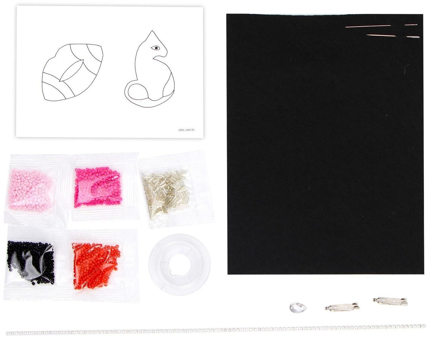 Вышивка бисером «Кошка и губы», брошь