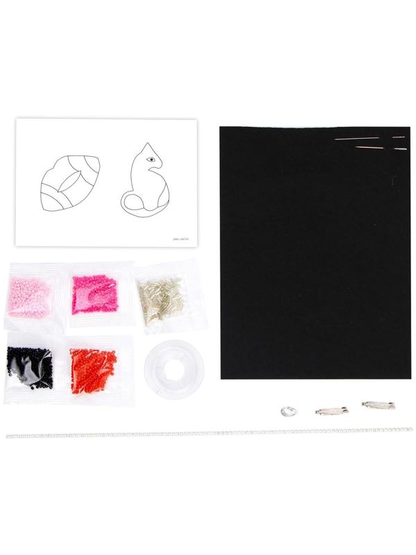 Вышивка бисером «Кошка и губы», брошь