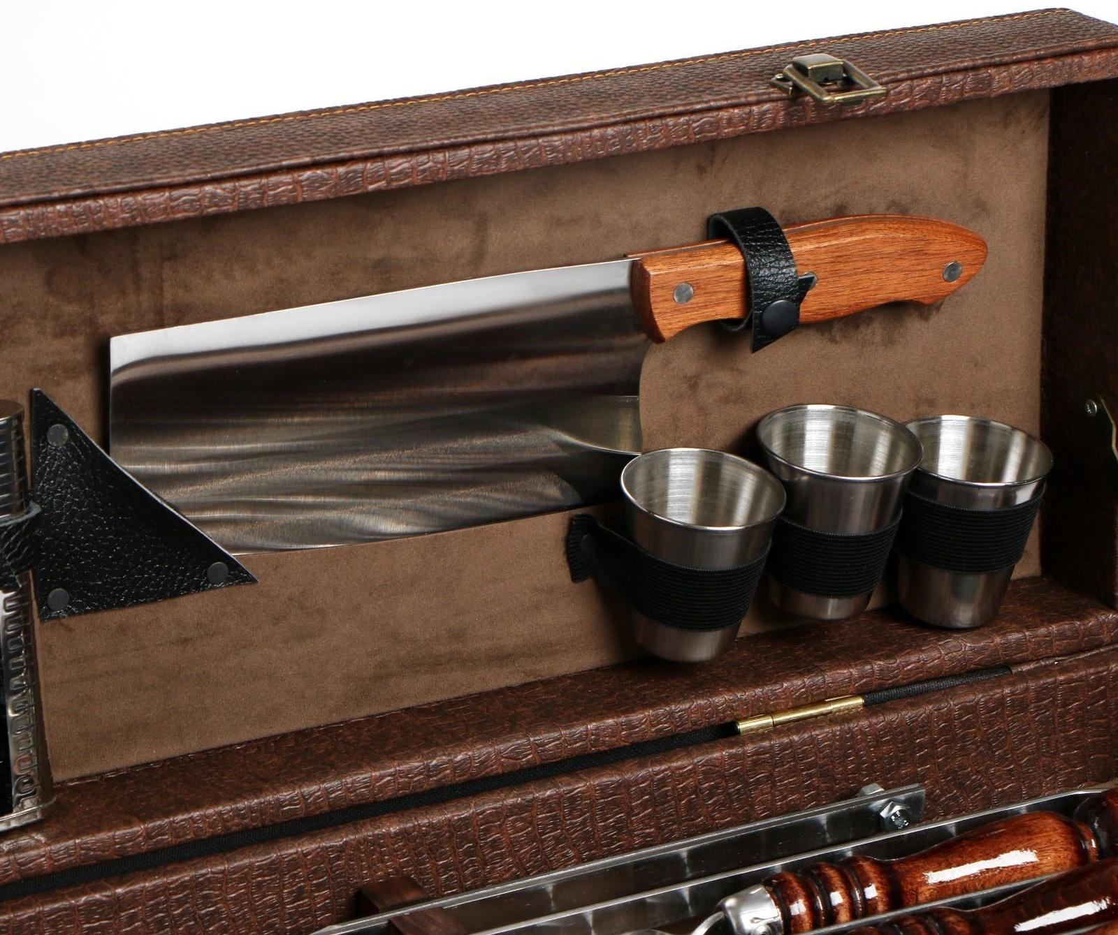 Набор шампуров в коробке из эко-кожи 