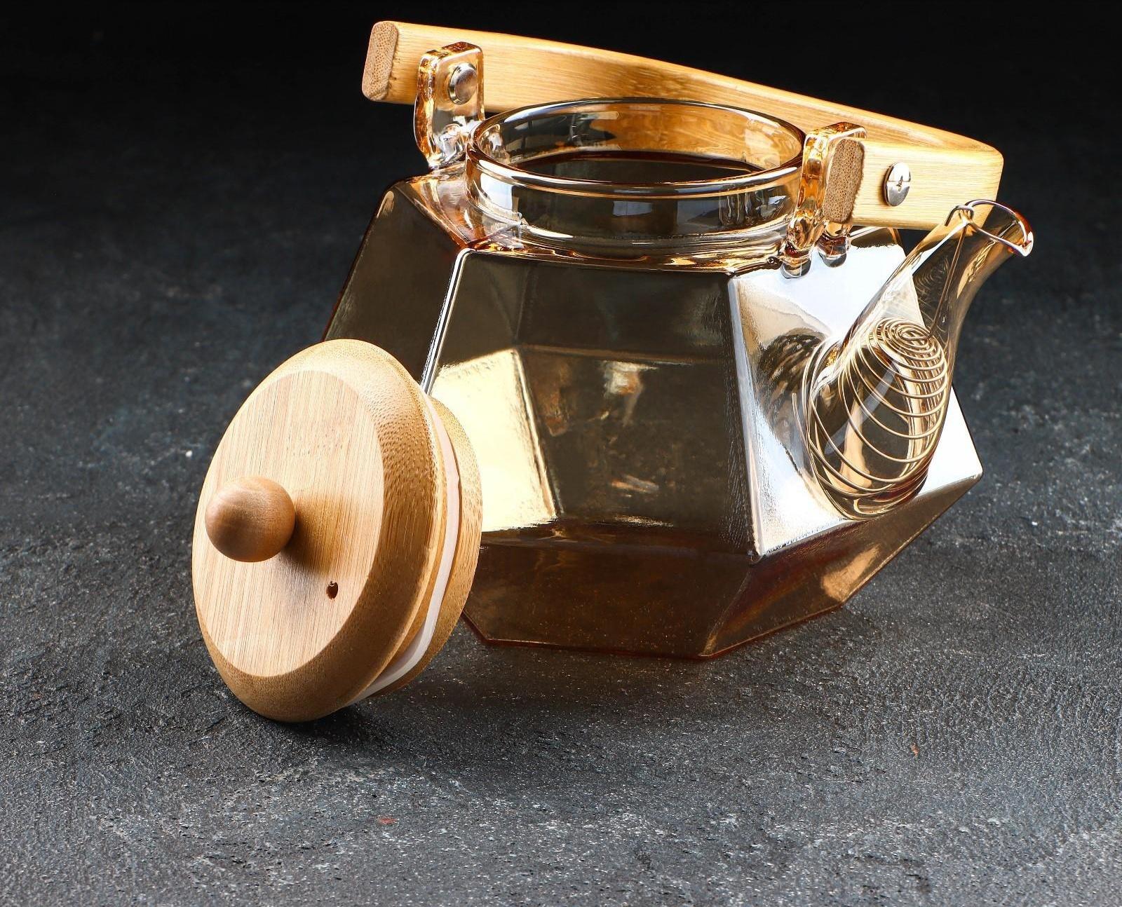 Чайник стеклянный заварочный с бамбуковой крышкой и металлическим фильтром «Октогон», 800 мл, цвет золотой