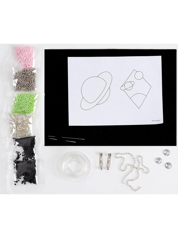 Вышивка бисером «Ромб и планета», брошь