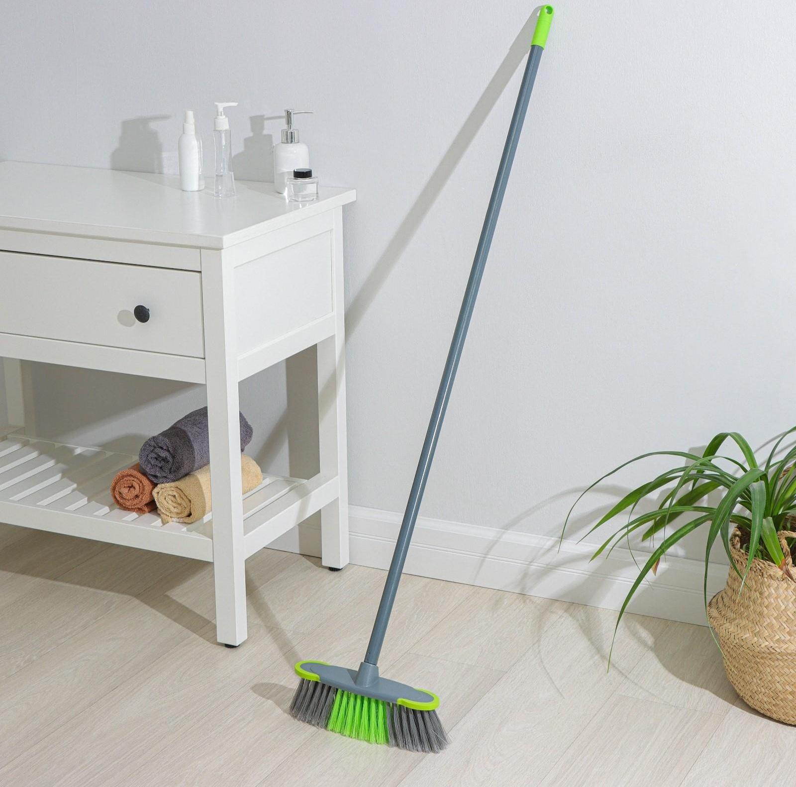 Щётка для пола с отбойниками Доляна, черенок из нержавеющей стали, 27×6×126 см, цвет МИКС