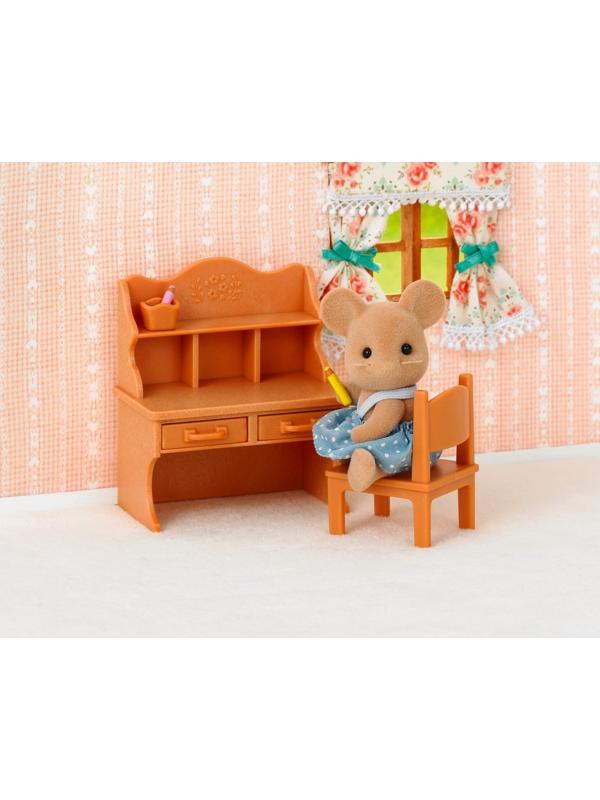 Дочка Мышонок и школьная парта