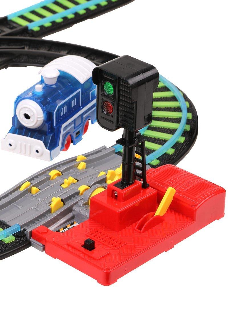 Железная дорога эл. Серебряный путь, длина пути 425см, свет, звук, в
комплекте: деталей 26шт., паровоз 2шт., эл.пит.АА*6шт. не вх.в комплект,
коробка