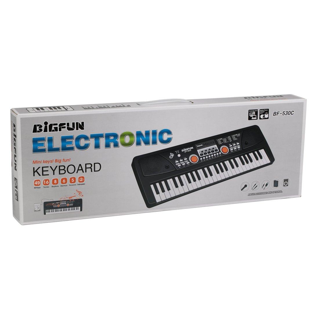 Синтезатор 49 клавиш, микрофон, шнур USB, шнур для подключения к телефону,
запись, кор.