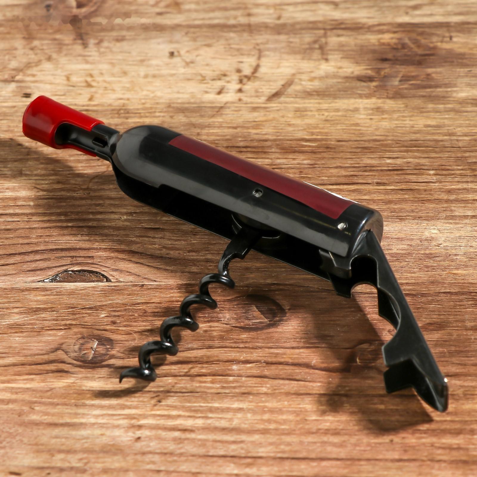 Штопор-бутылка и пробка на подложке 