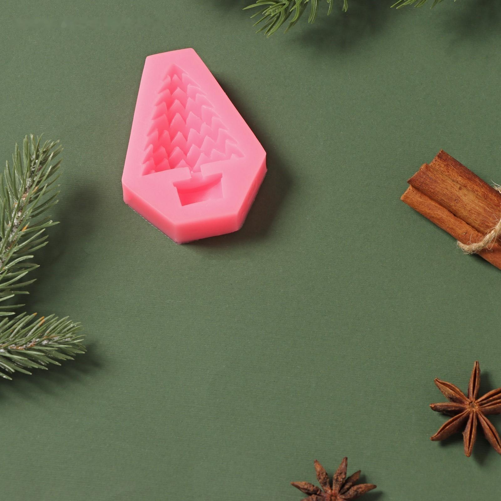 Силиконовый молд «Ёлки-иголки», 7×5,5×1,8 см, цвет розовый