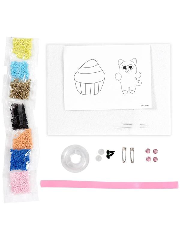 Вышивка бисером «Котик с кексиком», брошь