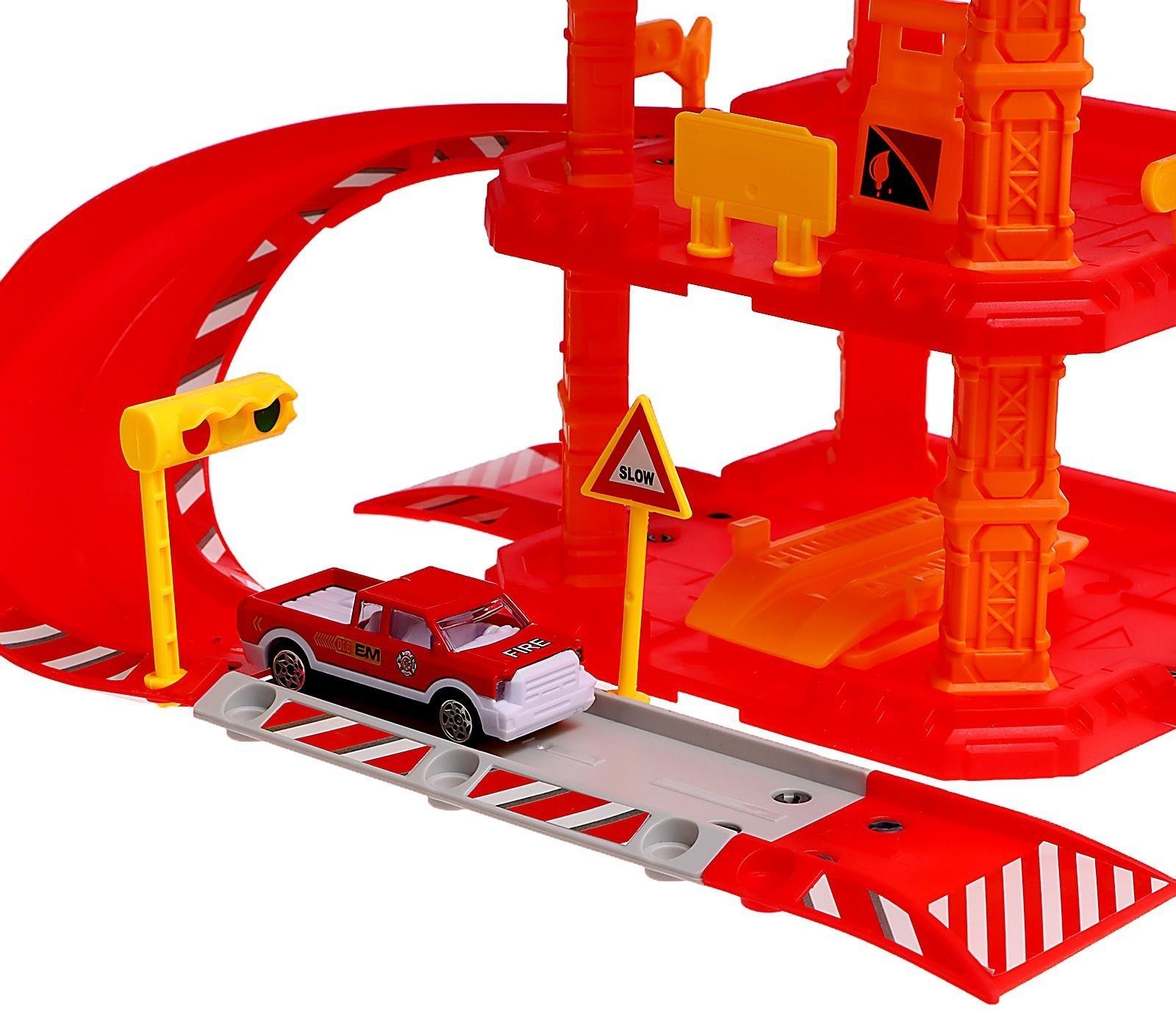 Парковка «Пожарная станция», с металлическими машинкой и вертолётом