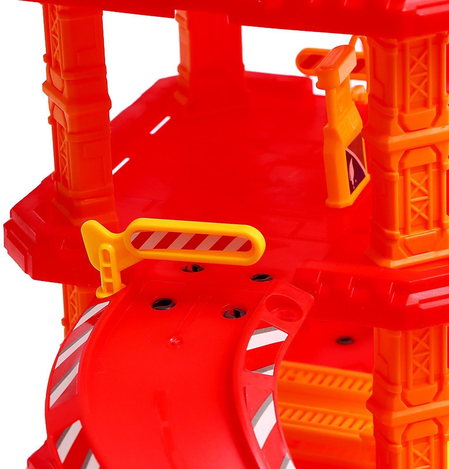 Парковка «Пожарная станция», с металлическими машинкой и вертолётом