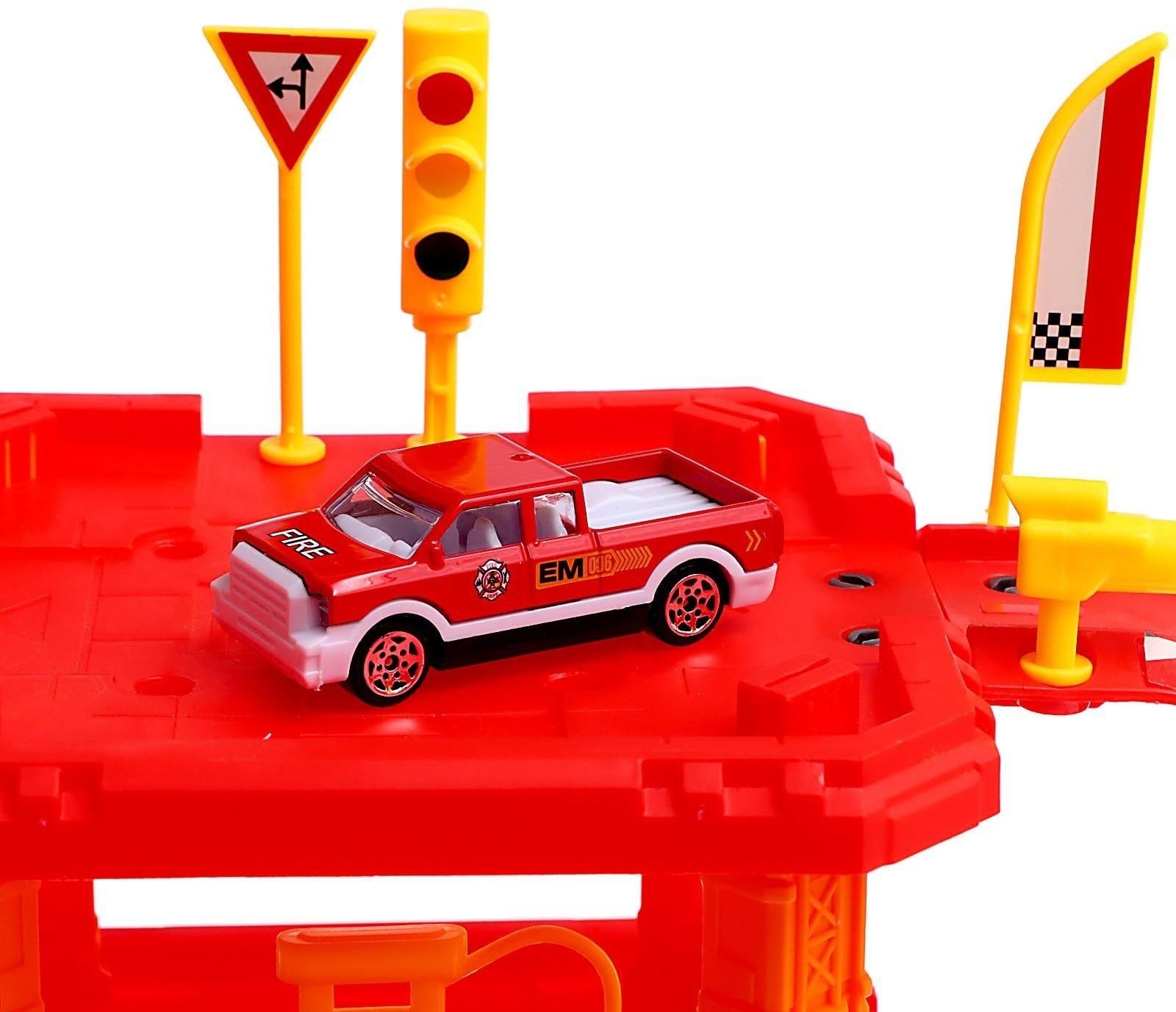 Парковка «Пожарная станция», с металлическими машинкой и вертолётом