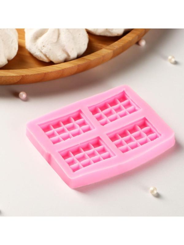 Силиконовый молд Доляна «Шоколадки», 8,5×6,5×0,8 см, цвет розовый