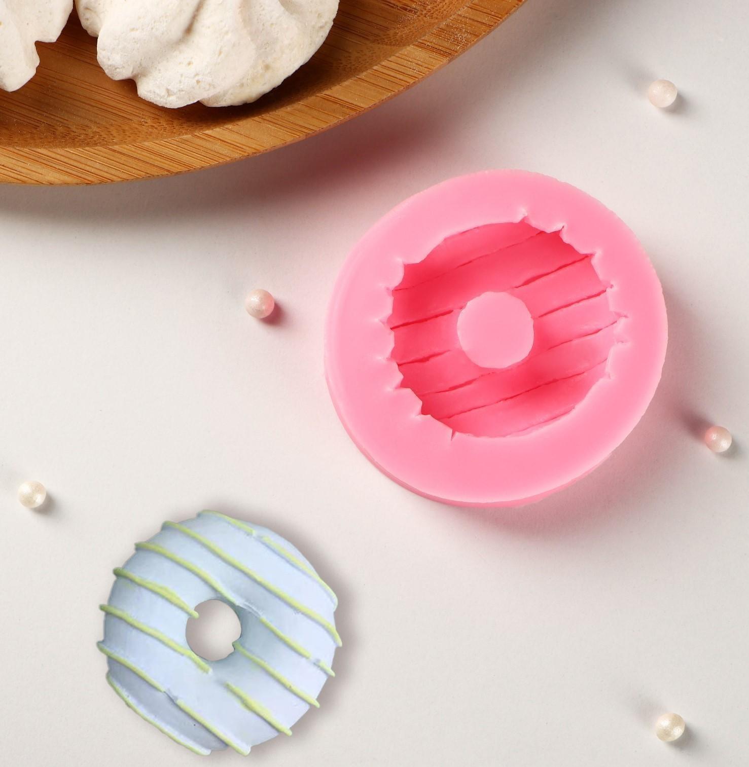 Силиконовый молд Доляна «Пончик с глазурью», d=6 см, цвет розовый