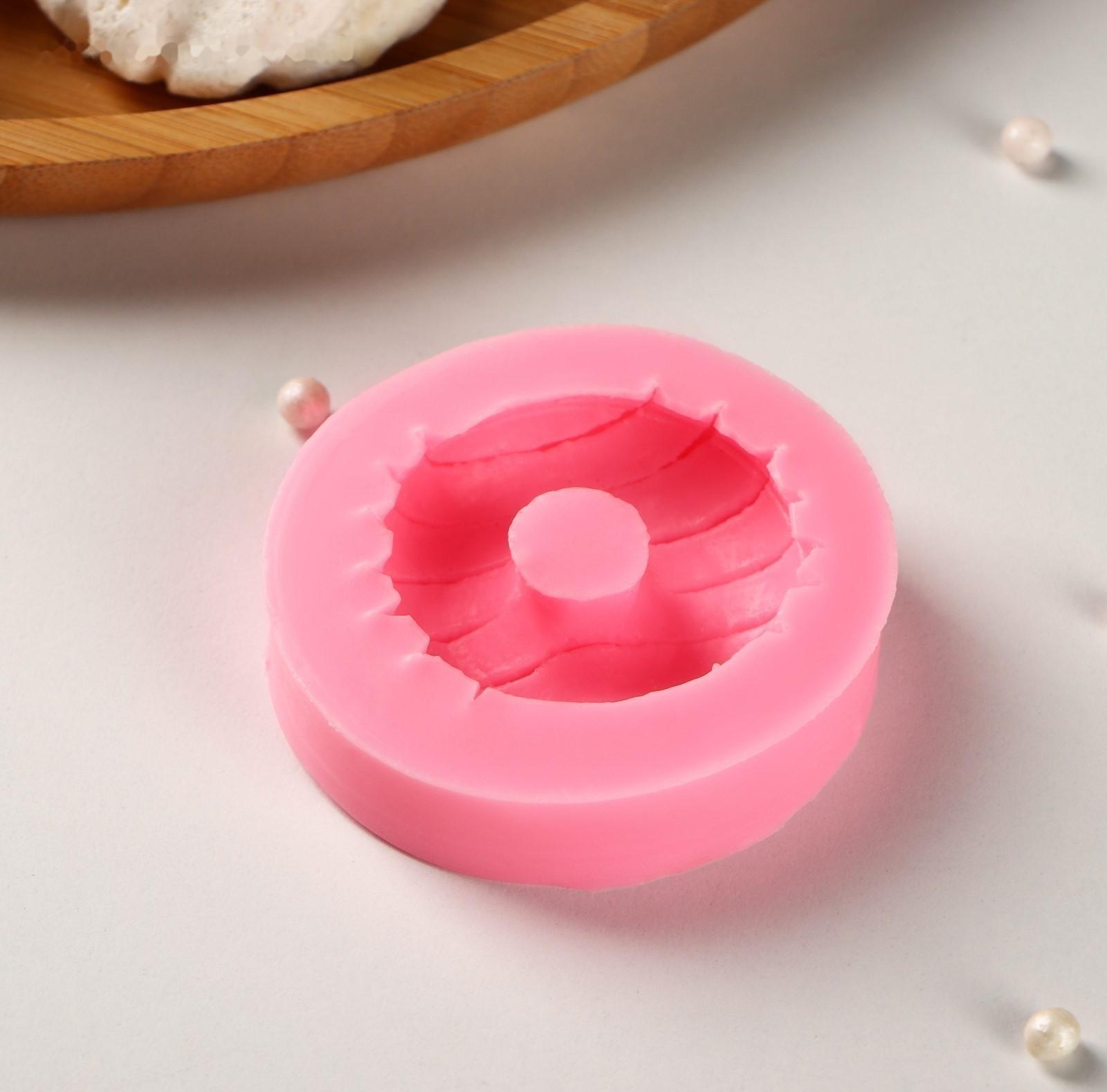 Силиконовый молд Доляна «Пончик с глазурью», d=6 см, цвет розовый