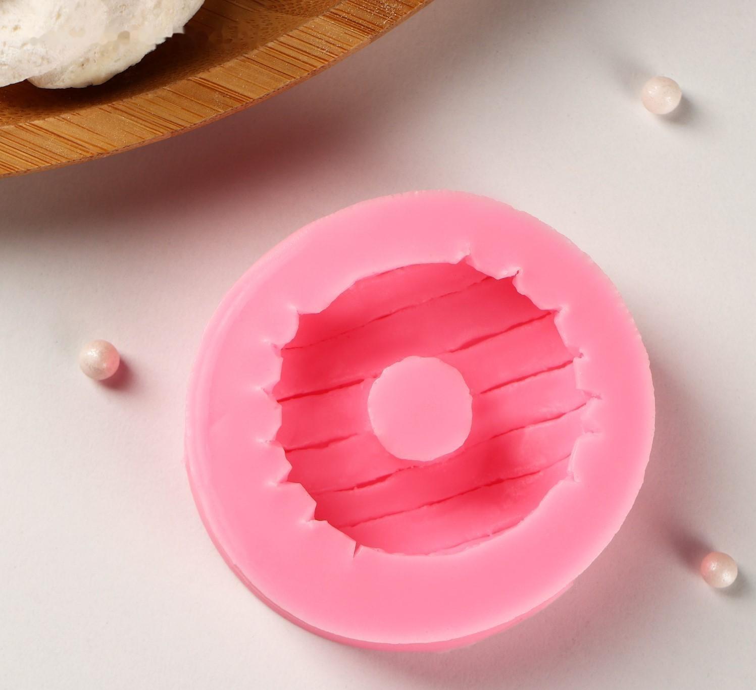 Силиконовый молд Доляна «Пончик с глазурью», d=6 см, цвет розовый