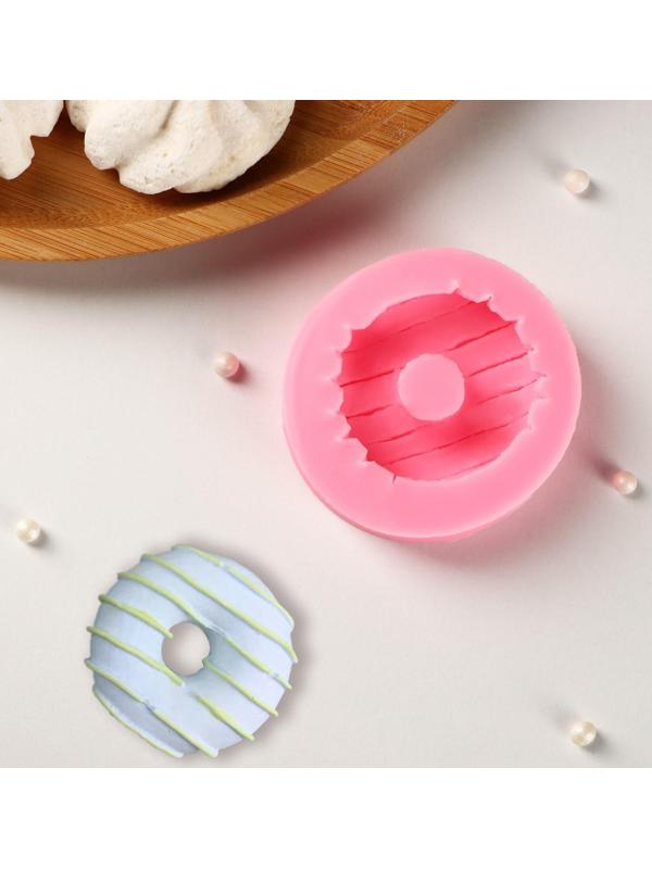 Силиконовый молд Доляна «Пончик с глазурью», d=6 см, цвет розовый