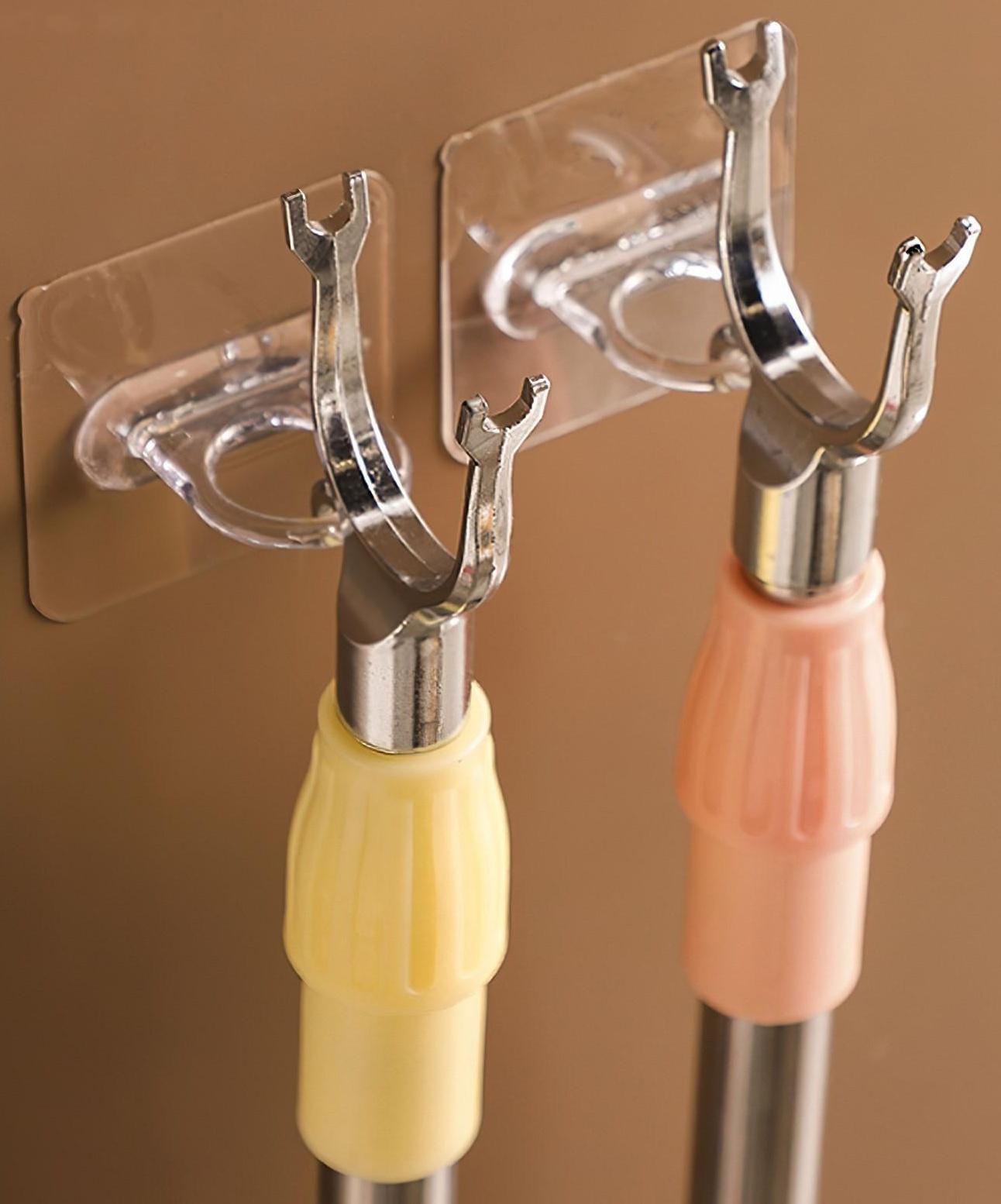 Держатель с клейкой поверхностью ТУНДРА, d=25 мм, 68х68 мм, прозрачный