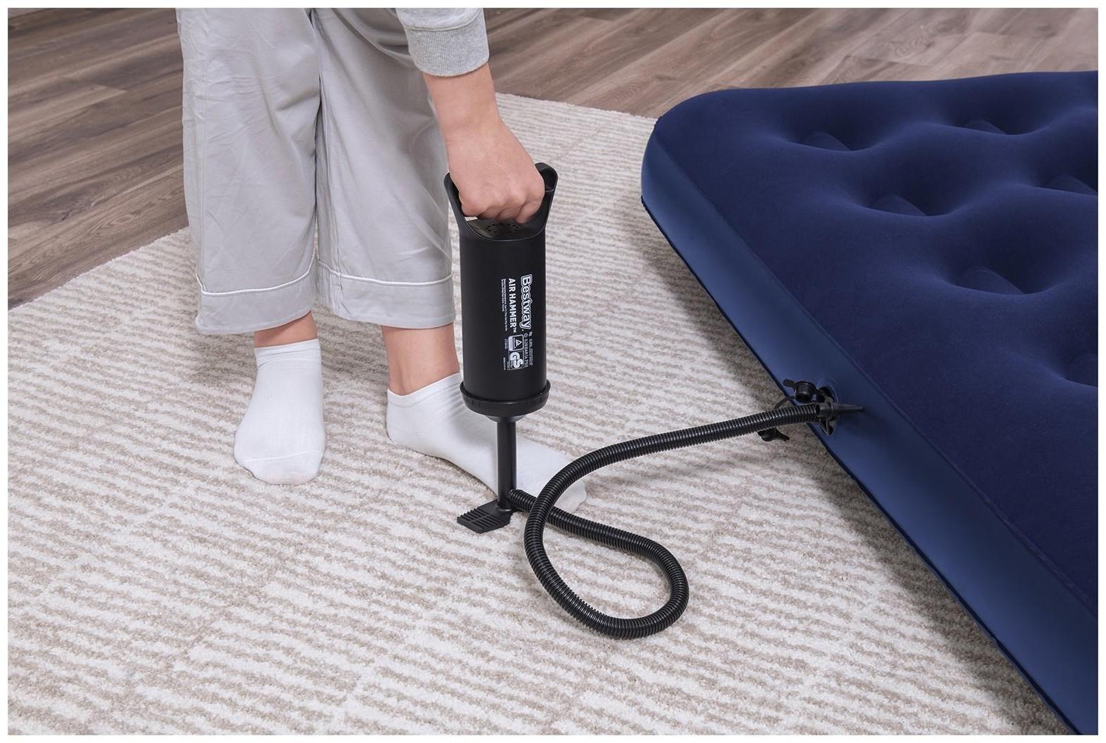 Матрас надувной Queen, р. 203 х 152 х 22 см, ручной насос, 2 подушки 67374