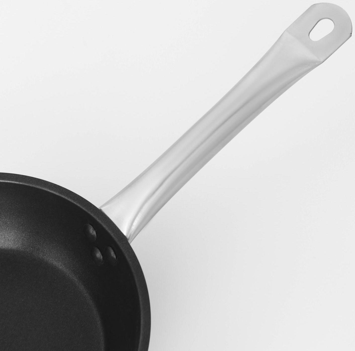 Сковорода из нержавеющей стали Hanna Knövell, d=22 см, h=5,5 см, толщина стенки 0,6 мм, длина ручки 21,5 см, антипригарное покрытие, индукция